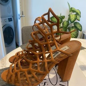 Only worn a couple times